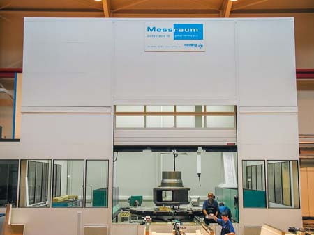 Messraum mit Schiebetür